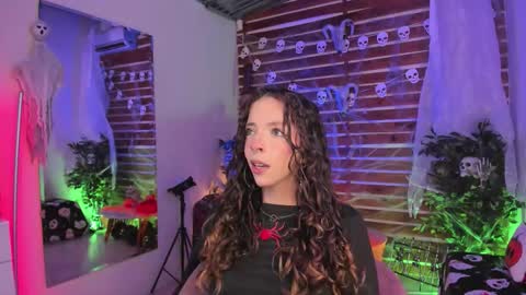 Snapshot of sapphire_venus chatting on October 19, 2025, 2:12 am Valerin online show from October 19, 2025, 2:12 am