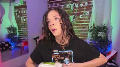 Snapshot of sapphire_venus chatting on October 29, 2025, 1:19 am Valerin online show from October 29, 2025, 1:19 am