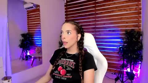 Snapshot of sapphire_venus chatting on May 17, 2026, 1:14 am Valerin online show from May 17, 2026, 1:14 am