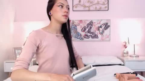 Snapshot of sara17_ chatting on November 24, 2025, 8:19 pm Sara online show from November 24, 2025, 8:19 pm