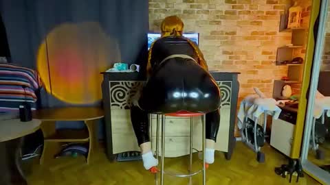 sara  foxy online show from April 13, 2026, 3:23 am