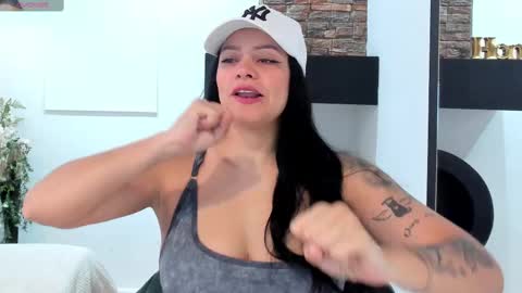 Snapshot of sara__michell chatting on October 1, 2025, 12:00 pm online show from October 1, 2025, 12:00 pm