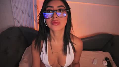 Sara  online show from October 22, 2025, 1:06 am