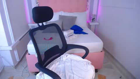 Snapshot of sara_angeelss chatting on October 1, 2025, 12:16 am Sara... online show from October 1, 2025, 12:16 am