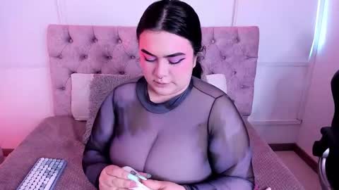 SARA ARIAS  online show from November 8, 2025, 11:43 am