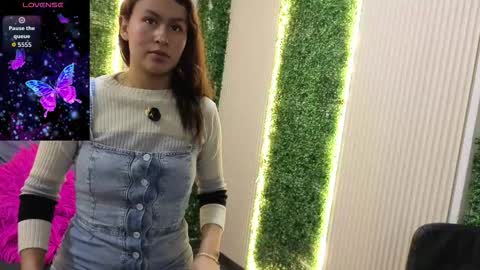 Snapshot of sara_blue13 chatting on February 14, 2026, 12:46 pm Sara online show from February 14, 2026, 12:46 pm