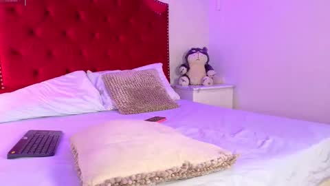 Snapshot of sara_collinss__ chatting on November 15, 2025, 11:40 am SARA online show from November 15, 2025, 11:40 am