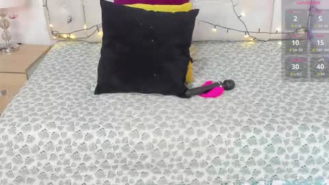 Sara online show from October 12, 2025, 7:35 pm