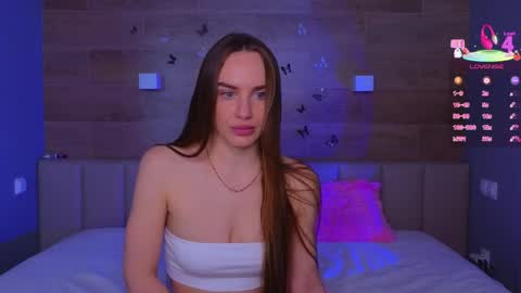 Snapshot of sara_crosss chatting on April 17, 2026, 6:05 am Sara online show from April 17, 2026, 6:05 am