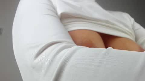 Im Sara I am happy to be here  online show from January 31, 2026, 7:11 pm