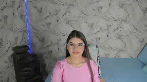 Snapshot of sara_fernandezz chatting on December 23, 2024, 7:06 am sara online show from December 23, 2024, 7:06 am