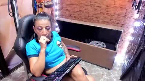 Snapshot of sara_hot_2 chatting on December 21, 2024, 3:03 am no limits sarah online show from December 21, 2024, 3:03 am
