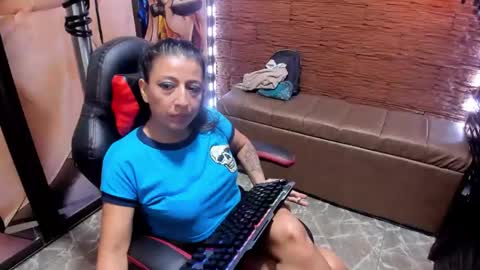 Snapshot of sara_hot_2 chatting on January 18, 2025, 2:58 am no limits sarah online show from January 18, 2025, 2:58 am