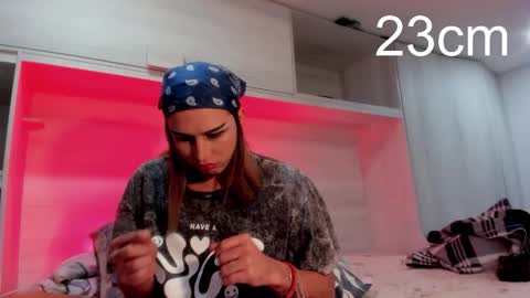 sara_hunter1 online show from October 22, 2025, 11:48 pm