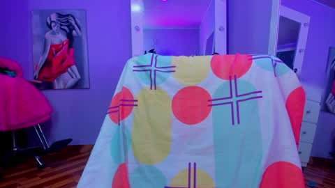 Snapshot of sara_leenn chatting on December 14, 2024, 10:02 am online show from December 14, 2024, 10:02 am
