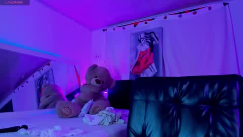 Snapshot of sara_leenn chatting on February 14, 2025, 10:25 pm online show from February 14, 2025, 10:25 pm