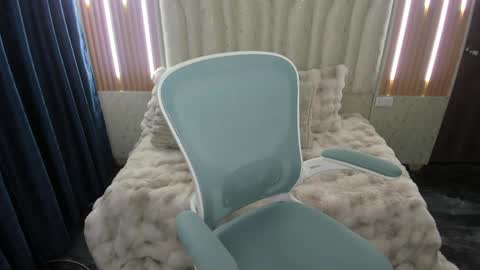 Snapshot of sara_lizcano chatting on May 29, 2026, 10:35 am sarah LIZCANO....... online show from May 29, 2026, 10:35 am