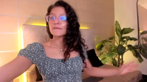 Sara  online show from April 16, 2026, 12:50 pm