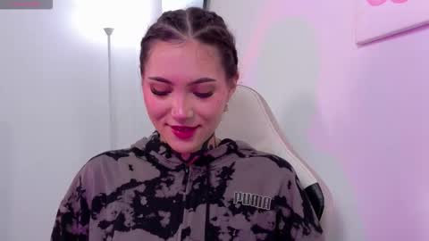 Snapshot of sara_queen9 chatting on October 1, 2025, 2:12 pm Sara online show from October 1, 2025, 2:12 pm