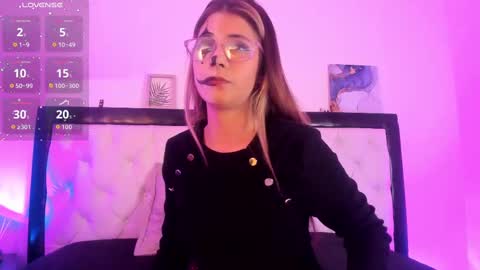 Snapshot of sara_roades chatting on October 23, 2025, 9:13 pm sara_roades online show from October 23, 2025, 9:13 pm