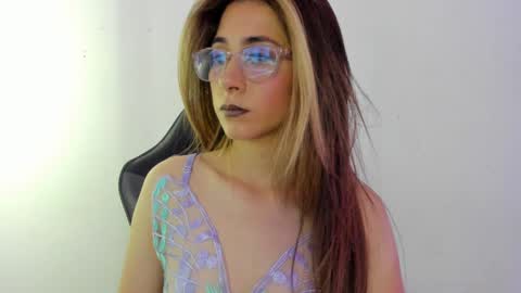 Snapshot of sara_roades chatting on November 15, 2025, 11:10 pm sara_roades online show from November 15, 2025, 11:10 pm