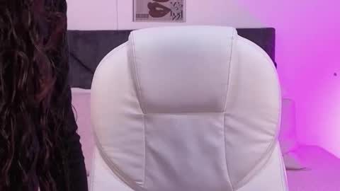 sara  online show from November 5, 2025, 2:39 pm