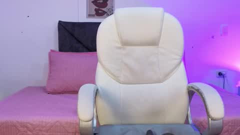 sara  online show from November 20, 2025, 2:50 pm