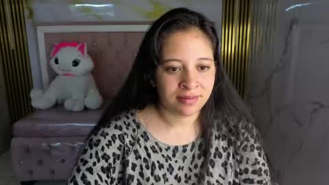 Sara T. online show from May 28, 2026, 3:04 am
