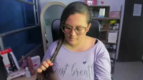 sara_thonson_ online show from November 13, 2025, 4:11 am