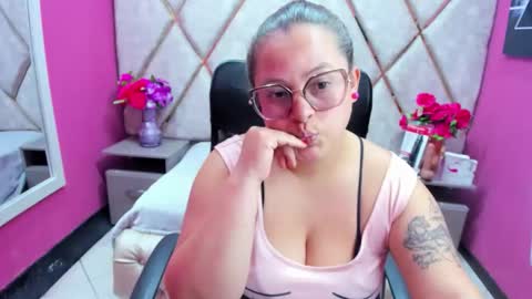 sara_thonson_ online show from December 16, 2025, 2:44 pm