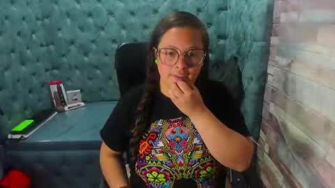 sara_thonson_ online show from April 15, 2026, 4:41 am