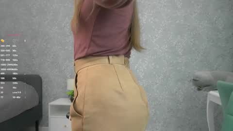 Snapshot of sara_whooops chatting on November 10, 2025, 7:13 pm Im Sara online show from November 10, 2025, 7:13 pm