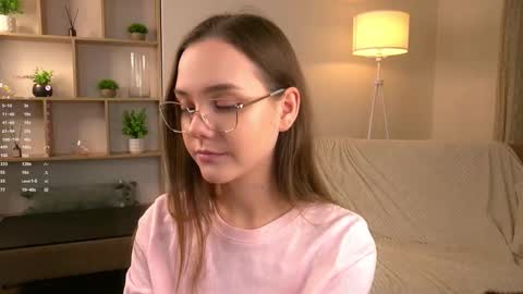 Snapshot of sara_whooops chatting on December 22, 2025, 7:33 pm Im Sara online show from December 22, 2025, 7:33 pm