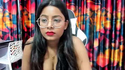 saraa_jayy online show from October 17, 2025, 10:51 am