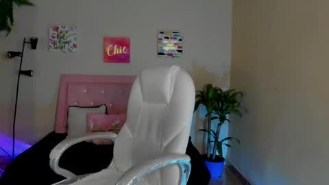Snapshot of saraa_ramirez chatting on February 15, 2025, 11:39 am Sarah Ramirez online show from February 15, 2025, 11:39 am