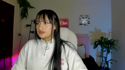 Snapshot of saraa_ramirez chatting on February 17, 2025, 5:43 pm Sarah Ramirez online show from February 17, 2025, 5:43 pm