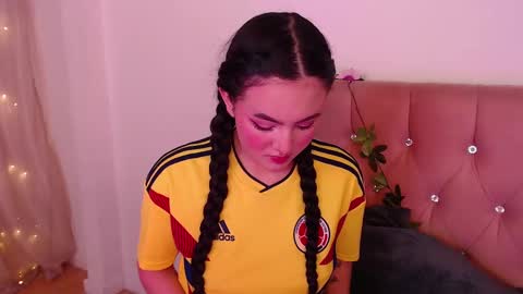 Snapshot of saraa_swett chatting on February 21, 2025, 7:10 pm online show from February 21, 2025, 7:10 pm