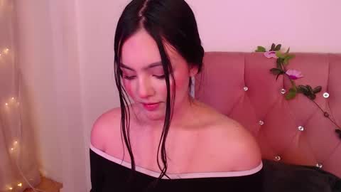 Snapshot of saraa_swett chatting on March 12, 2025, 5:28 pm online show from March 12, 2025, 5:28 pm