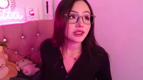 Snapshot of saraa_swett chatting on October 28, 2025, 2:42 pm online show from October 28, 2025, 2:42 pm