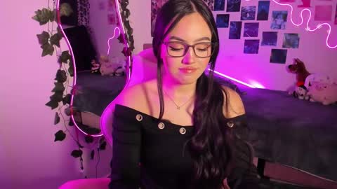 Snapshot of saraa_swett chatting on November 11, 2025, 7:14 pm online show from November 11, 2025, 7:14 pm