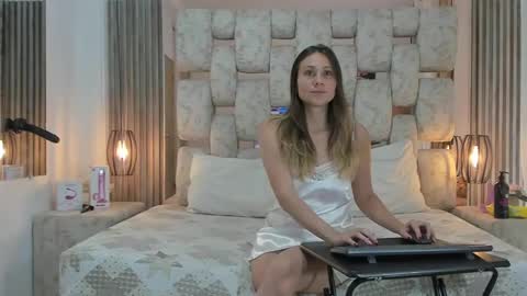 saraANDyoni online show from January 4, 2025, 4:43 pm