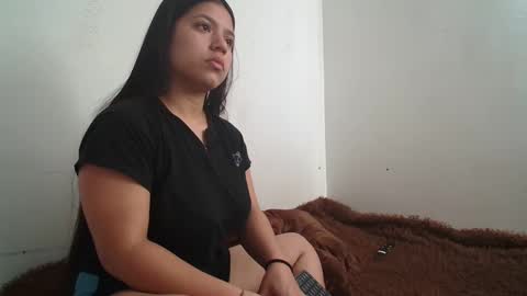 Snapshot of saraandthomas chatting on January 18, 2025, 10:17 pm sara and thomas online show from January 18, 2025, 10:17 pm