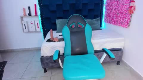 SARAHGIL online show from October 25, 2025, 1:57 am