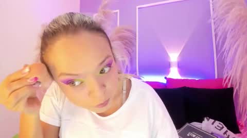 Snapshot of saraavila_ chatting on October 17, 2025, 8:22 pm SaraAvila  online show from October 17, 2025, 8:22 pm
