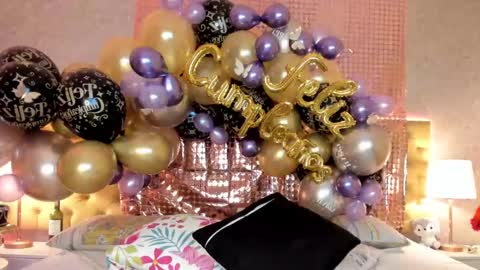 Snapshot of saraawolff chatting on March 1, 2025, 11:28 am Sara Wolff online show from March 1, 2025, 11:28 am