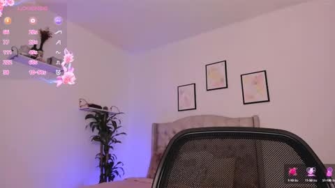 Snapshot of sarabennet_ chatting on February 28, 2025, 1:36 pm Sara online show from February 28, 2025, 1:36 pm
