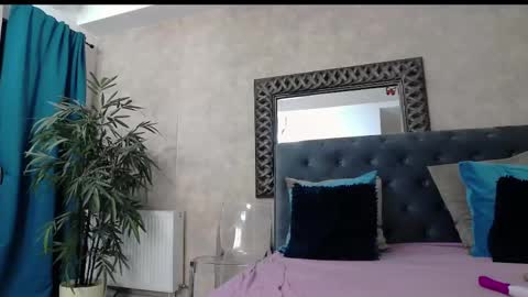 Snapshot of saraelise chatting on May 6, 2026, 5:29 pm saraelise online show from May 6, 2026, 5:29 pm