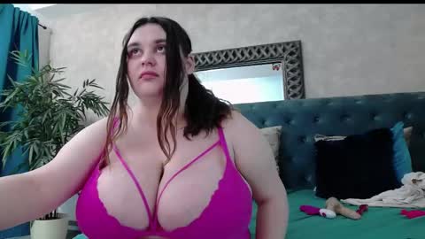 Snapshot of saraelise chatting on May 19, 2026, 5:19 pm saraelise online show from May 19, 2026, 5:19 pm