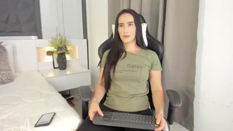  Sara Gomez  online show from October 3, 2025, 2:25 pm