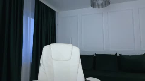 sarah l0v3 online show from December 17, 2025, 5:35 am